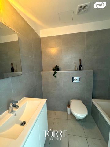 דירה, דרך מנחם בגין 158, מונטיפיורי, הרכבת, תל אביב יפו