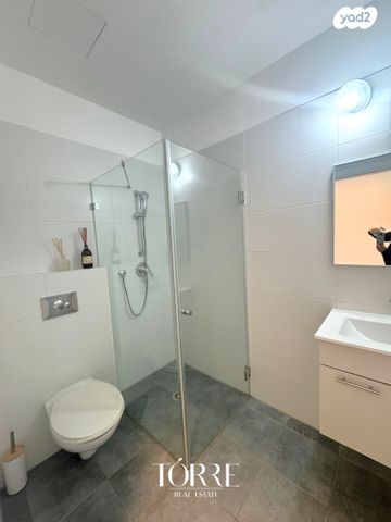 דירה, דרך מנחם בגין 158, מונטיפיורי, הרכבת, תל אביב יפו