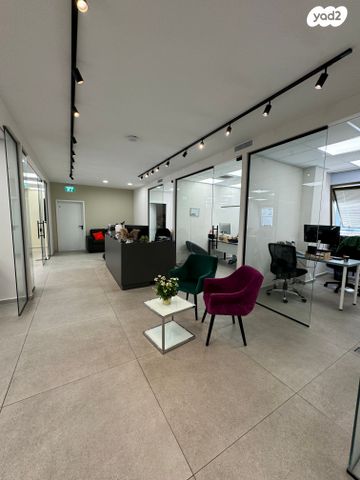 משרדים, היצירה 18, בורסה, רמת גן