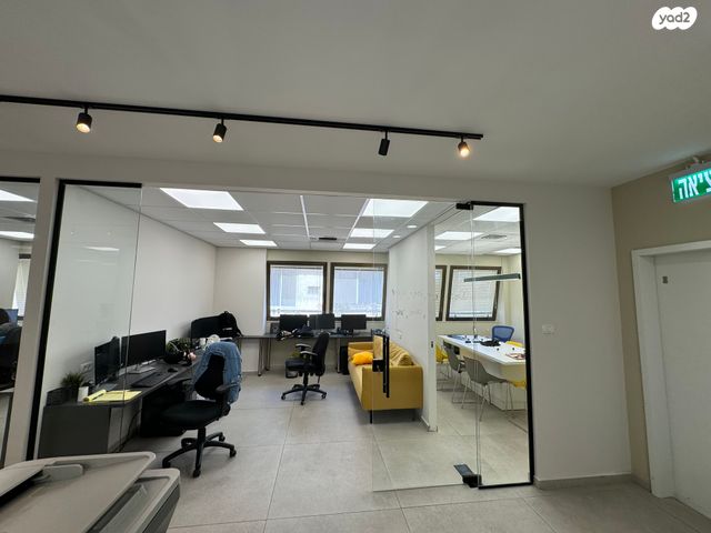 משרדים, היצירה 18, בורסה, רמת גן