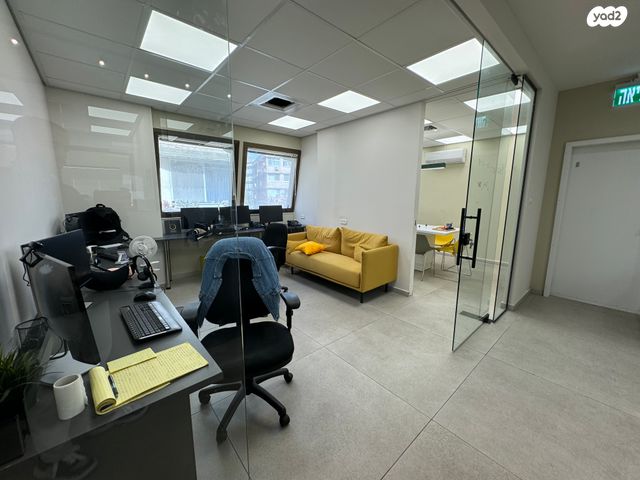 משרדים, היצירה 18, בורסה, רמת גן