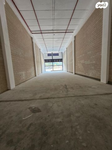 חנויות/ שטח מסחרי