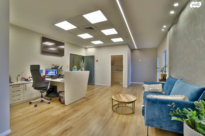 משרדים, גלגלי הפלדה, הרצליה