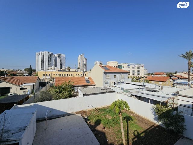 בית פרטי/ קוטג', משעול הורד, הפרחים, קרית גת