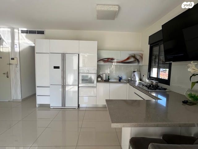 דירה, מנחם רצון, מחנה יהודה, פתח תקווה