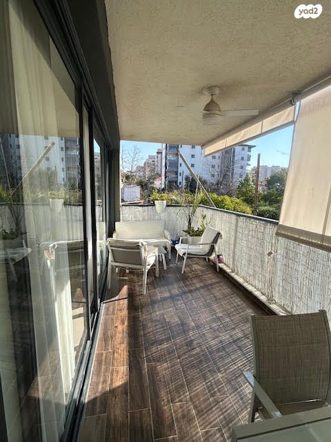 דירה, מנחם רצון, מחנה יהודה, פתח תקווה