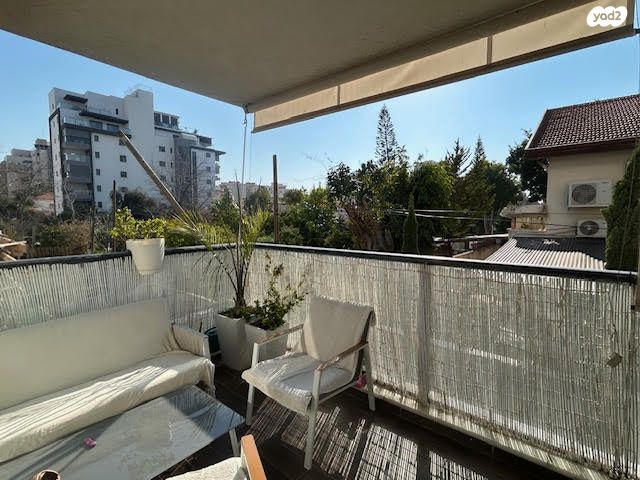 דירה, מנחם רצון, מחנה יהודה, פתח תקווה