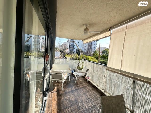 דירה, מנחם רצון, מחנה יהודה, פתח תקווה