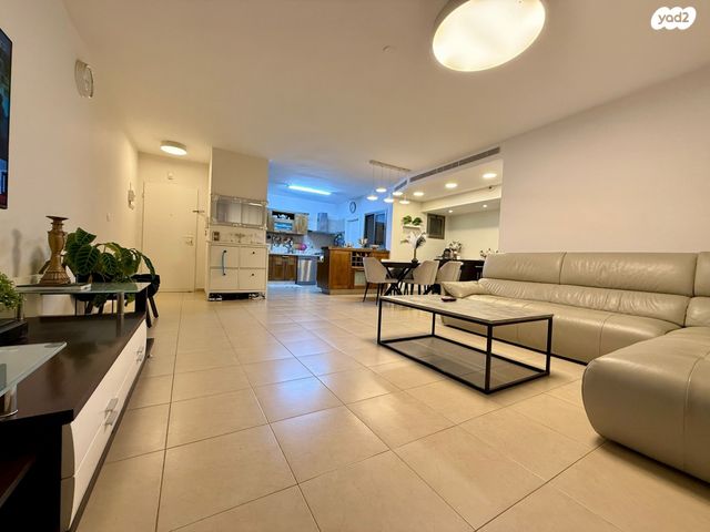 דירה, חובבי ציון 9, שכונת האוצר, חדרה