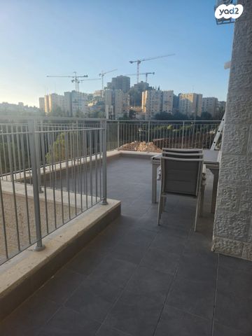 דירה, אדמונד סחייק, מלחה, מנחת, ירושלים