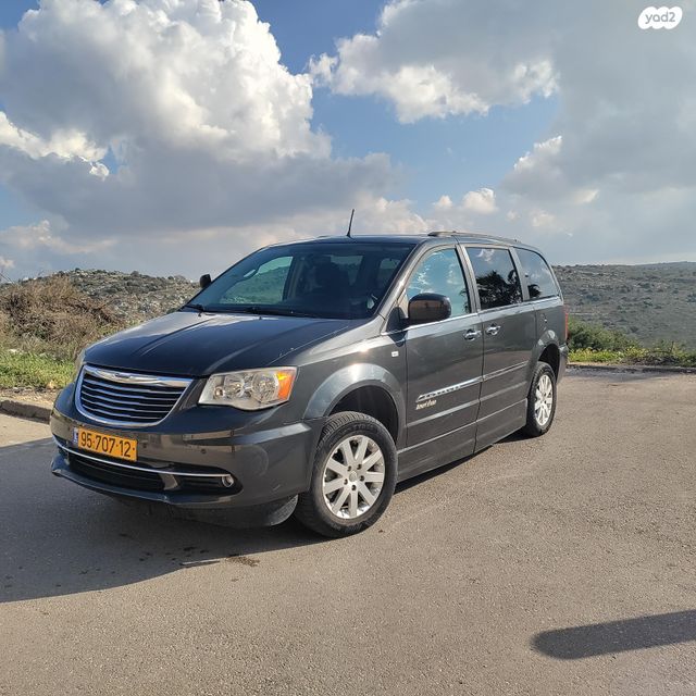 מודעת רכב קרייזלר גראנד וויאג'ר