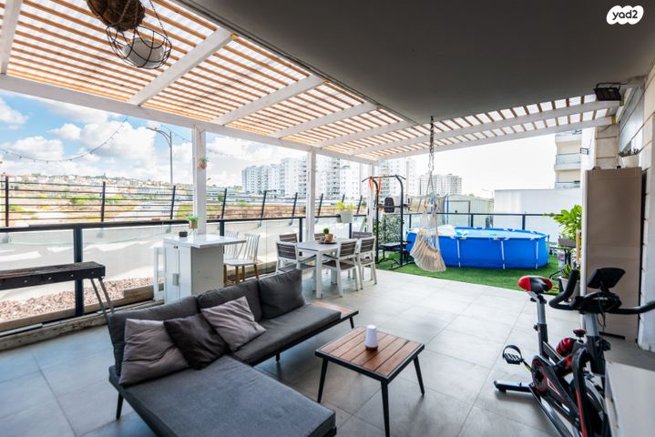 דירת גן, דרך ארץ 68, הפרחים, חריש