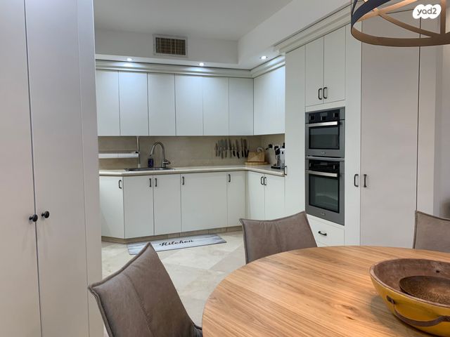 גג/ פנטהאוז, היסמין, הפרחים, כפר סבא