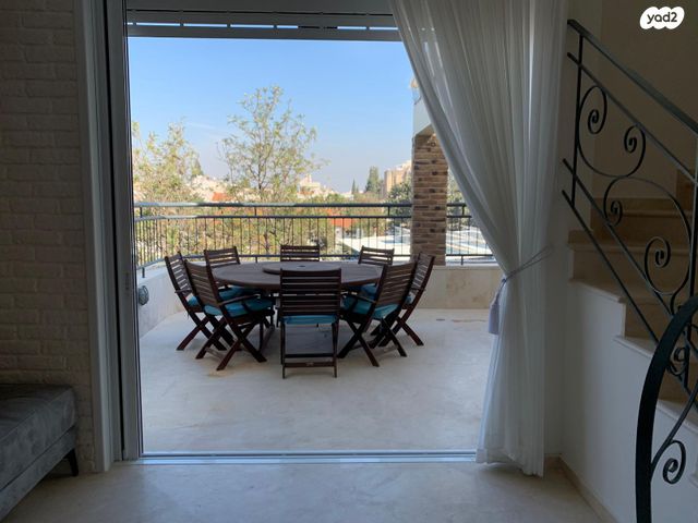 גג/ פנטהאוז, היסמין, הפרחים, כפר סבא