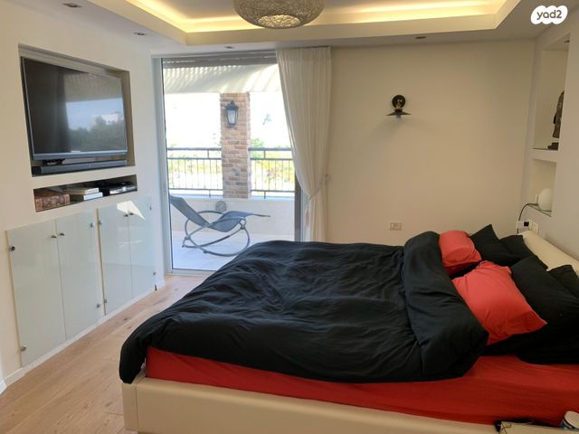 גג/ פנטהאוז, היסמין, הפרחים, כפר סבא