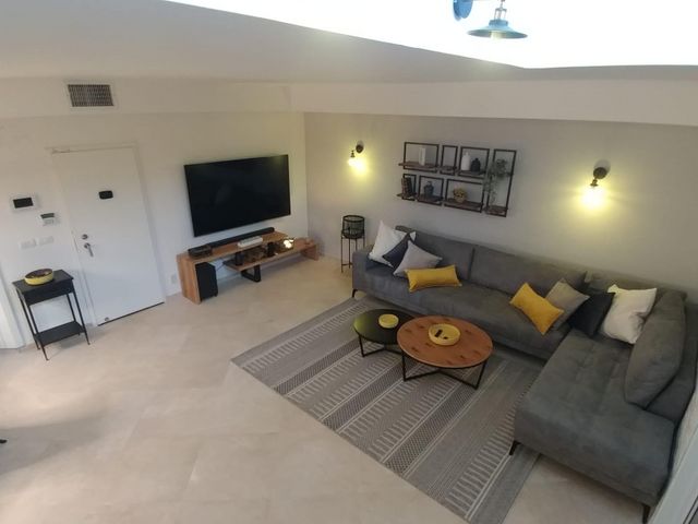 גג/ פנטהאוז, היסמין, הפרחים, כפר סבא