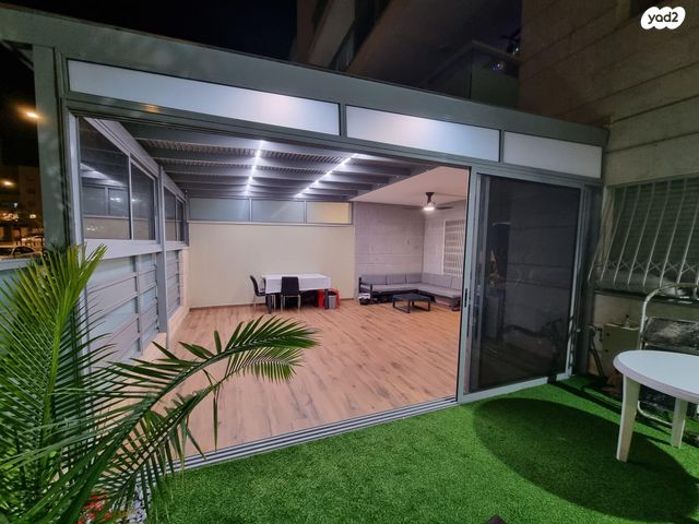 דירת גן, האגמית 1, החותרים, טירת כרמל