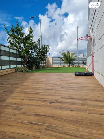 דירת גן, האגמית 1, החותרים, טירת כרמל