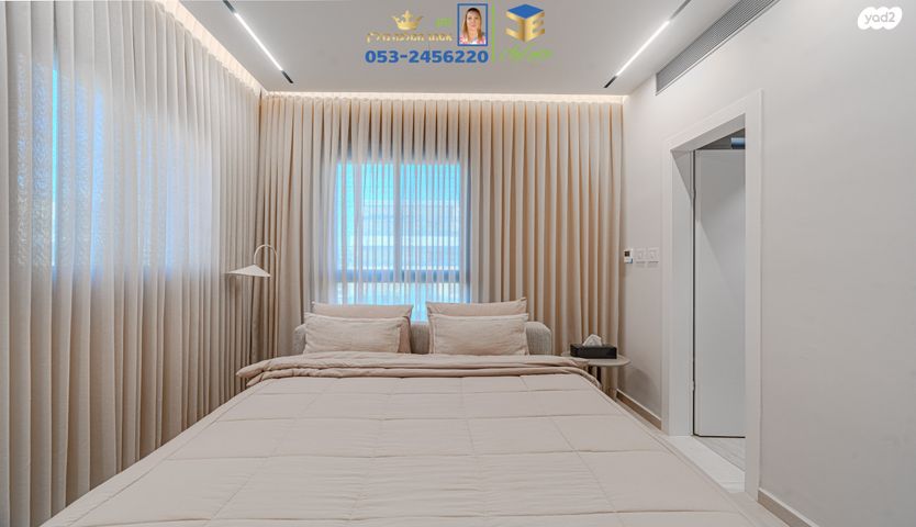 גג/ פנטהאוז, שיר השירים, גן יבנה מערב, גן יבנה