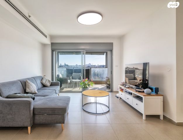 שולמית אלוני 