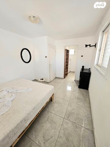 דירה, מבוא ישעיהו, הנביאים, קרית גת