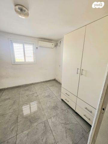 דירה, מבוא ישעיהו, הנביאים, קרית גת