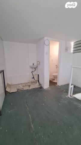 חנויות/ שטח מסחרי, הגליל, המיסדים, כרמיאל