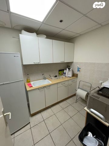 משרדים, נשר