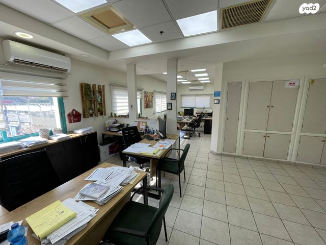 משרדים, נשר