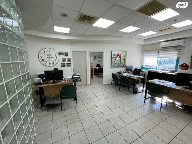 משרדים, נשר