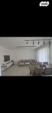 הסנפיר 3
