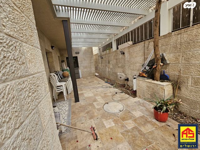 דירת גן, רחל אמנו, המושבה היוונית, ירושלים