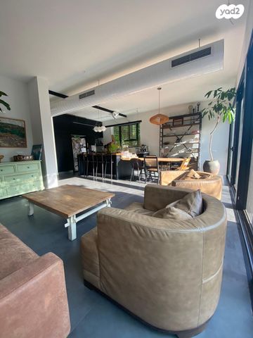 דירת גן, שדרות נווה עובד, נוף ים, הרצליה