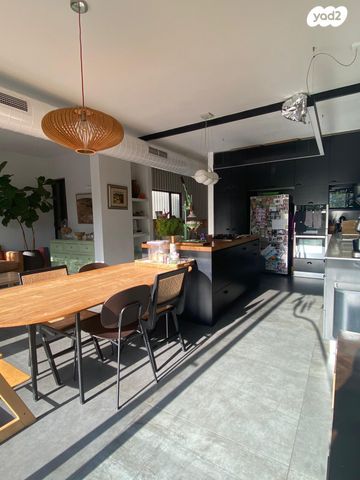 דירת גן, שדרות נווה עובד, נוף ים, הרצליה