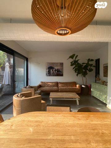 דירת גן, שדרות נווה עובד, נוף ים, הרצליה