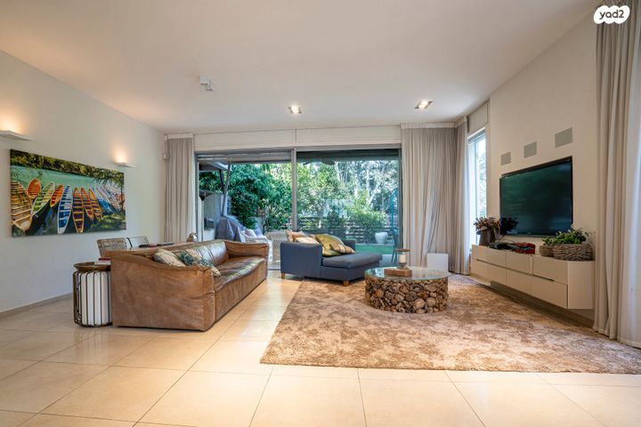 בית פרטי/ קוטג', לוטם, מתחם 19 - 20 (מתחם הפרחים), הוד השרון