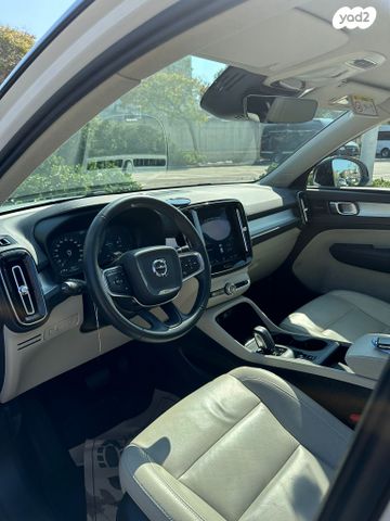 וולוו XC40