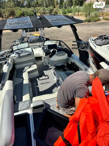 יאכטות - סירות מנוע