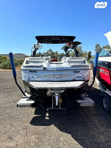 יאכטות - סירות מנוע