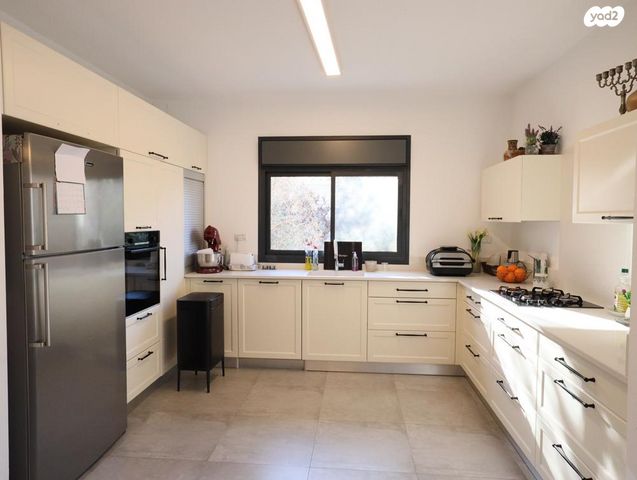 דירה, מעוז ציון א', מבשרת ציון