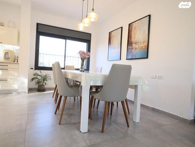 דירה, מעוז ציון א', מבשרת ציון