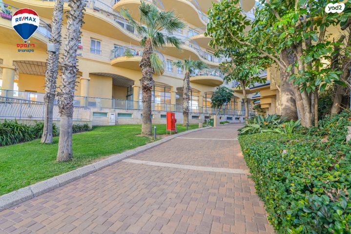 דירה, שדרות מנחם בגין 1, גבעת אולגה, חדרה