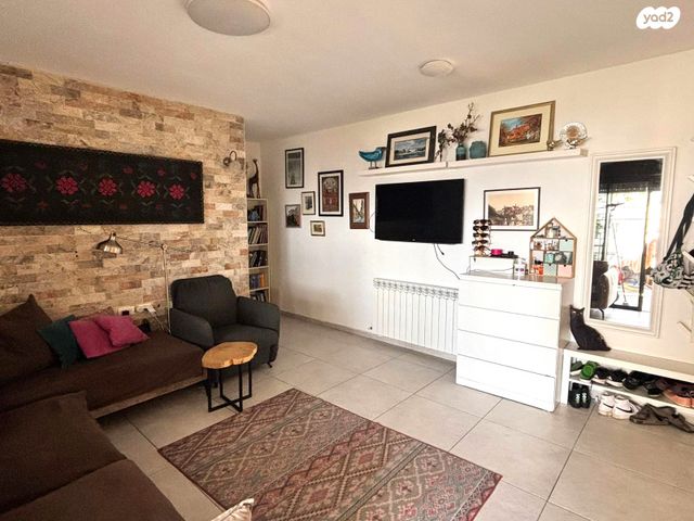 דירה, צור הדסה