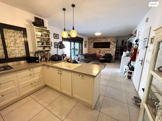 דירה, צור הדסה