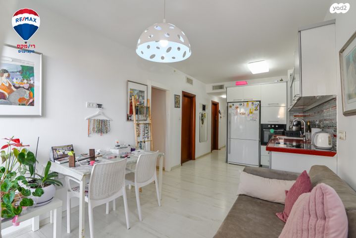 דירה, שדרות מנחם בגין 1, גבעת אולגה, חדרה