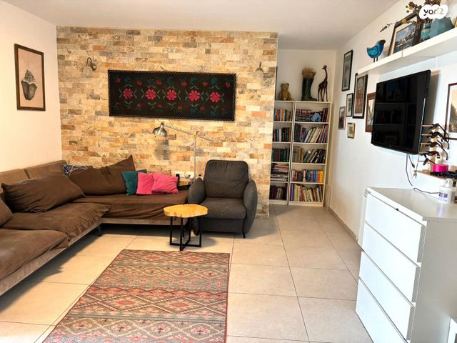 דירה, צור הדסה