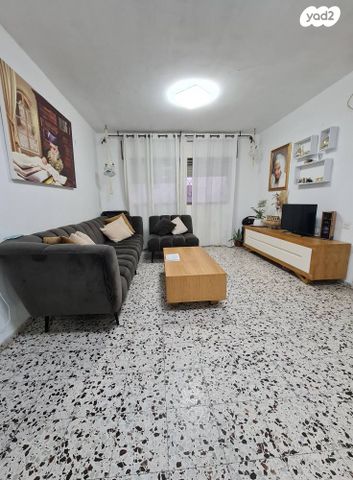 דירה, הרב עובדיה יוסף, מגדל אור, מגדל העמק