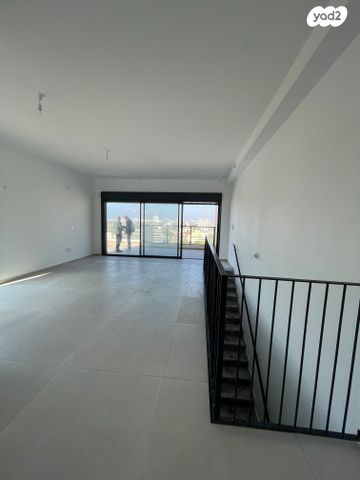 גג/ פנטהאוז, שלום אש, הדר יוסף, תל אביב יפו