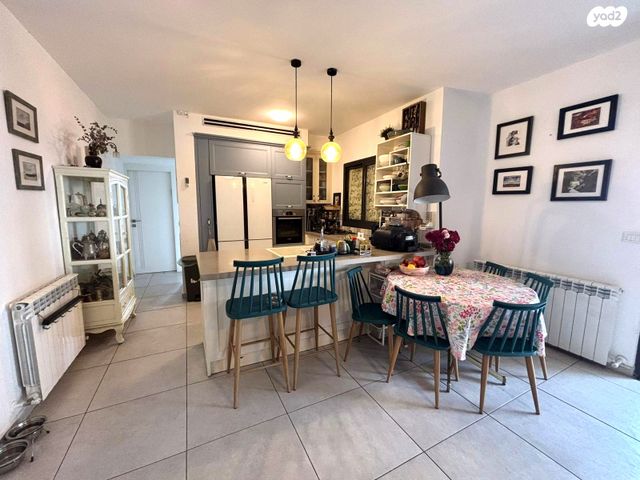 דירה, צור הדסה