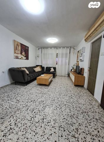 דירה, הרב עובדיה יוסף, מגדל אור, מגדל העמק